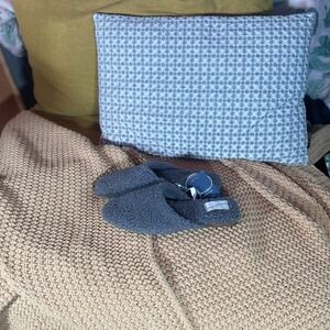 Universal Thread Sherpa Fleece Slippers Womens 7.5 Cozy Memory Foam House Shoes